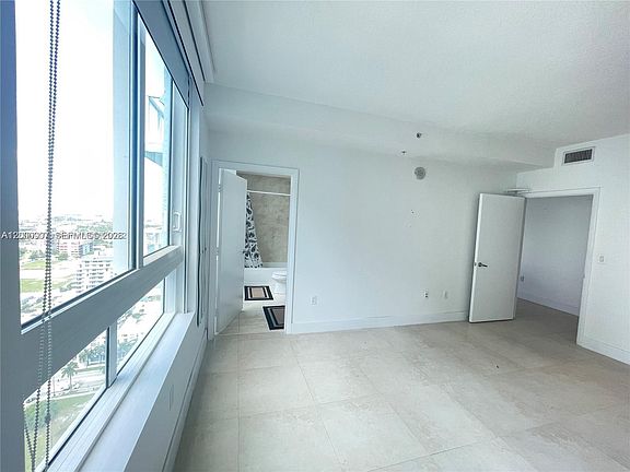 3rd image of 1900 N Bayshore Dr APT 3311