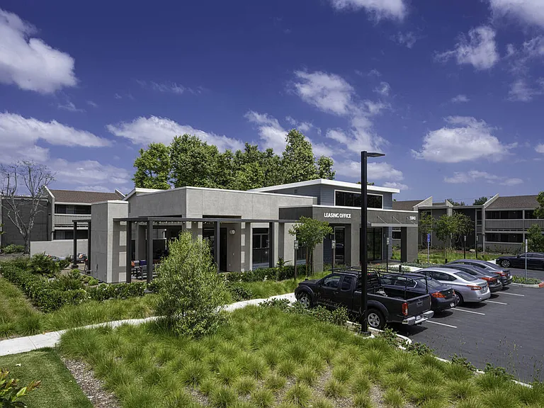 Axiom Tustin — Photo 40