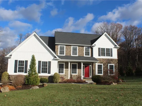 2019 Mountain Hill Ln, Hellertown, PA 18055