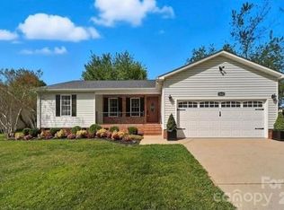 1641 Farmington Hills Dr, Conover, NC 28613