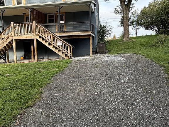 2nd image of 15625 Hanover Pike