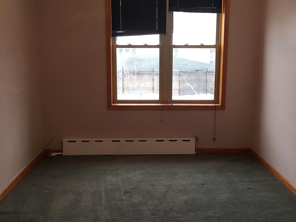 2nd image of 2225 E 7th St APT 1