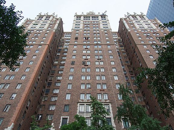2nd image of 5 Tudor City Pl
