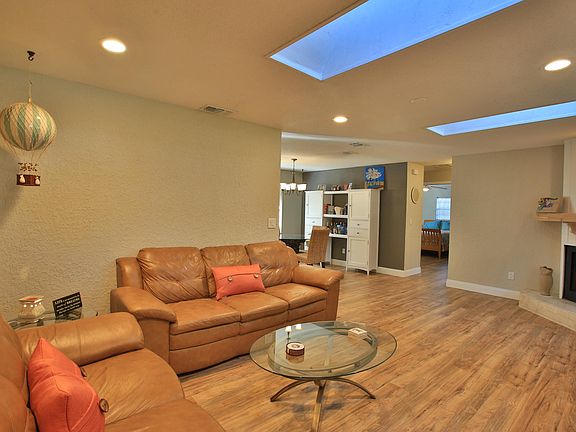 3rd image of 5528 Magnolia Ave