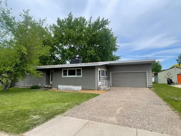 528 S 7th St, La Crescent, MN 55947