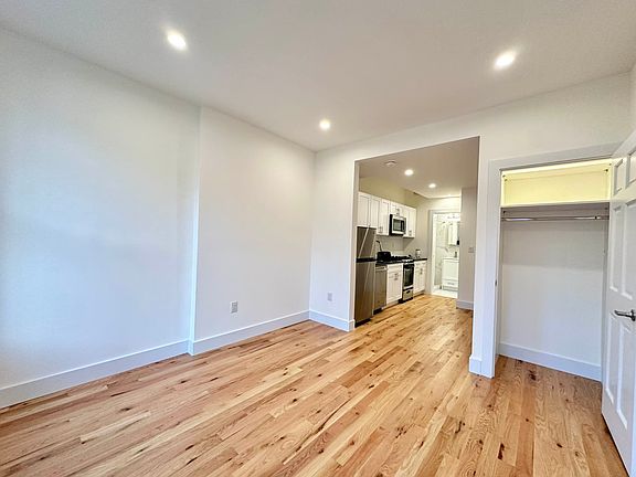3rd image of 449 W 46th St #95