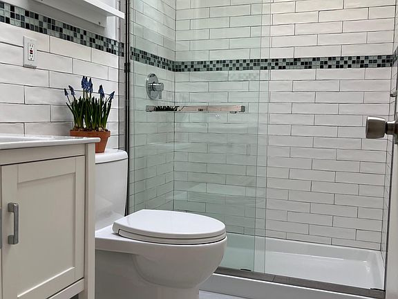 5th image of 1915 Bush St APT 7