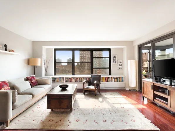 264 East Broadway image 1 of 11