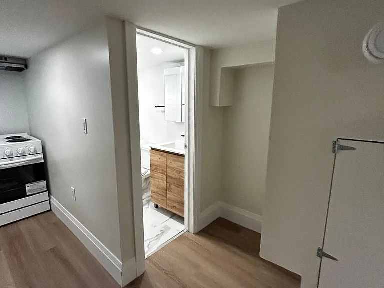 659 Vaughan Rd #3 — Photo 14