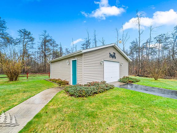 4th image of 5335 Pinecrest Dr