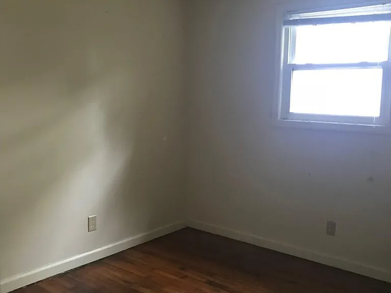 127 Poe St — Photo 4