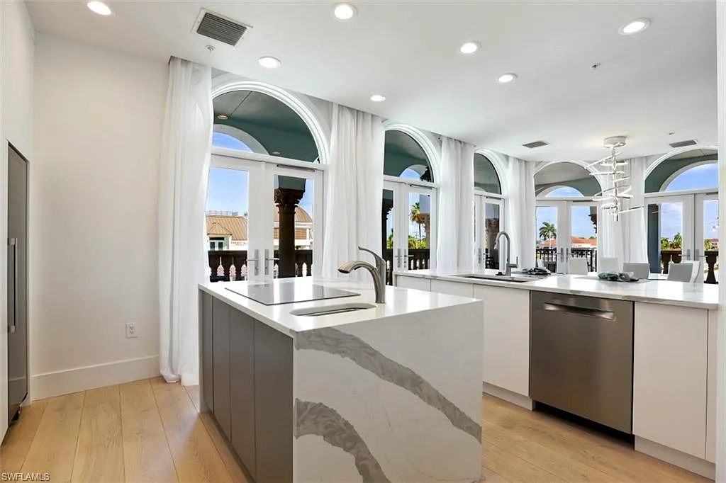 3 bed, 3.0 bath, 1905 sqft, $16,000 — Photo 4