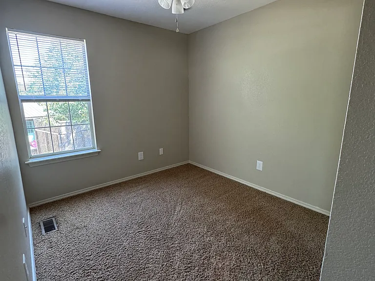 516 E Norris Dr — Photo 8