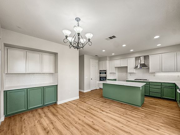 4th image of 20546 Earl St