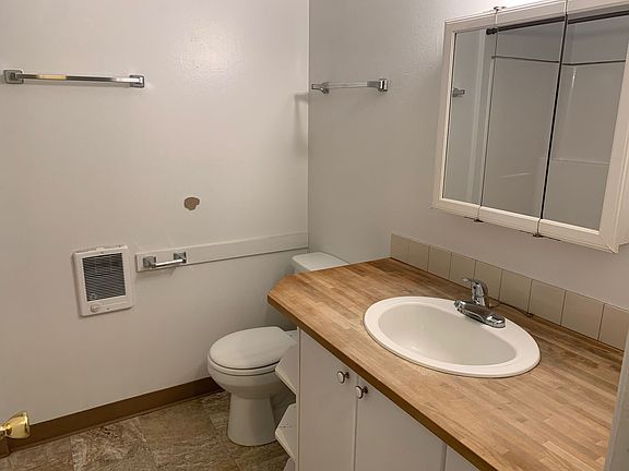 4th image of 3212 SE 9th Ave #6