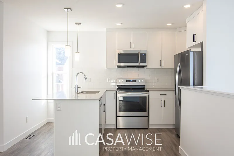 1 bed, 1.0 bath, 607 sqft, $1,200 — Photo 2
