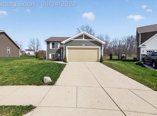 3135 Ivy Wood Cir, Howell, MI 48855