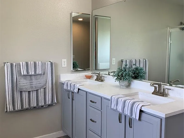 8228 Firethorn Dr — Photo 14