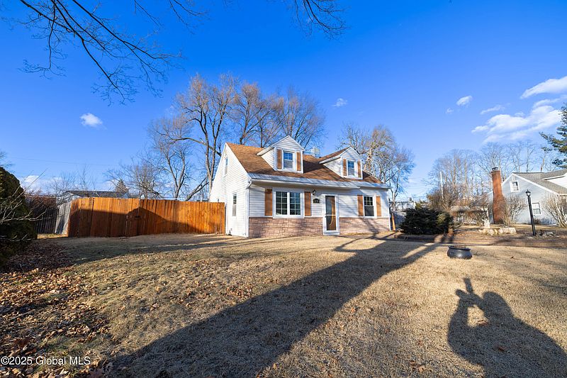 3rd image of 1030 Wayne Road