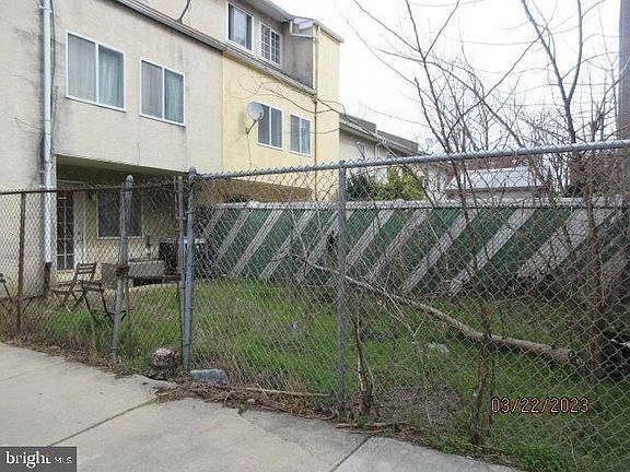 5th image of 1138 Bainbridge St #A