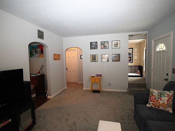 3rd image of 6125 Graceland Ave
