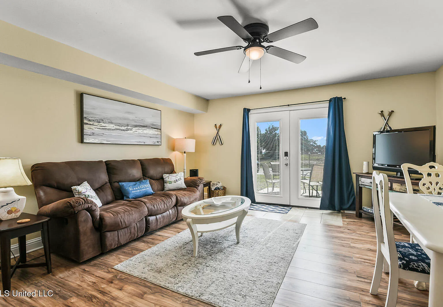 2 bed, 1.5 bath, 985 sqft, $2,295 — Photo 1