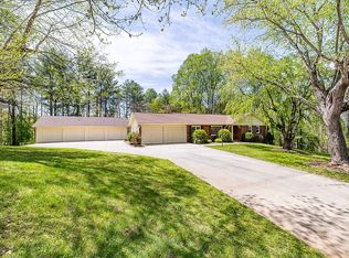 739 Osborne Sunset Dr, North Wilkesboro, NC 28659