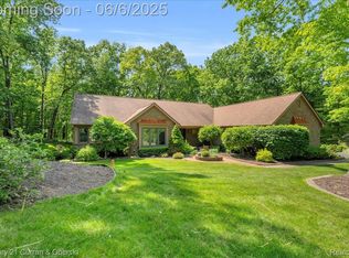 2198 Pine Hollow Trl, Brighton, MI