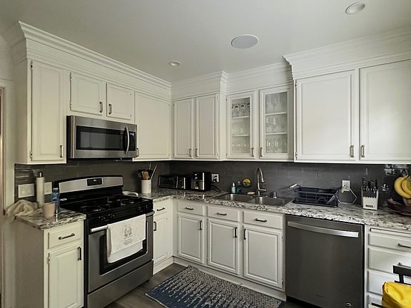 5th image of 4435 Saugus Ave