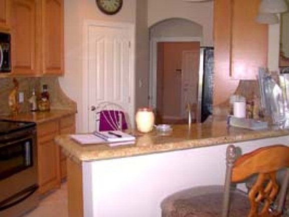 4th image of 4 Bethpage Dr