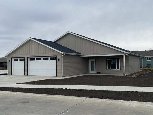 872 30th St, Spirit Lake, IA 51360
