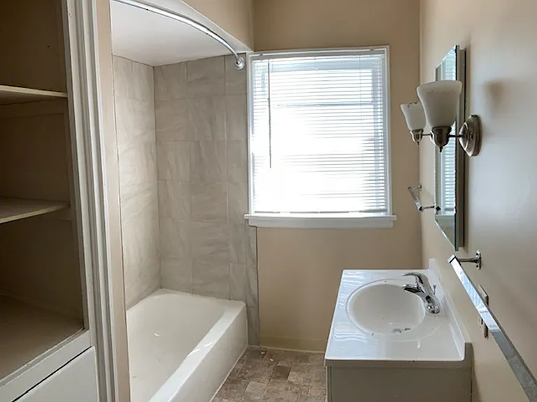 1021 W 29th Ave — Photo 3