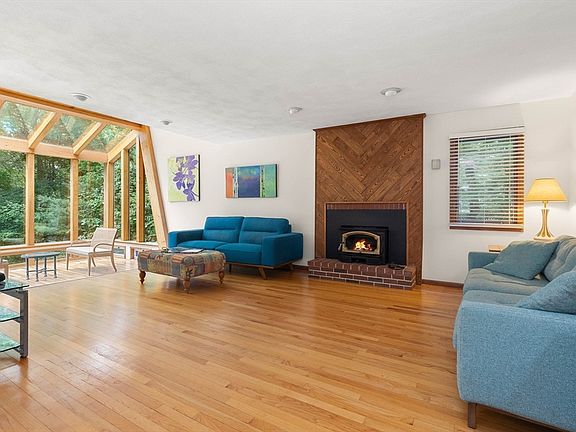 3rd image of 18 Donovan Dr