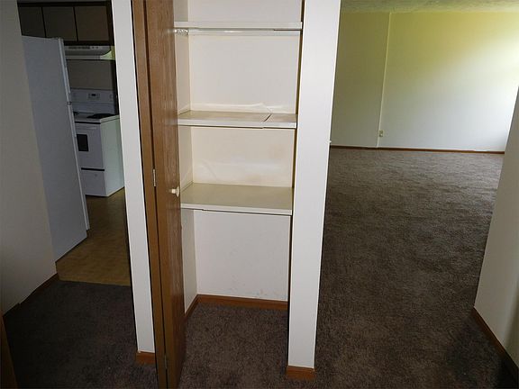 4th image of 660 King St APT 8