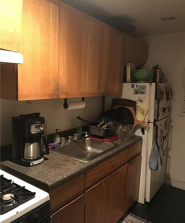 1st image of 383 Park Pl APT 1