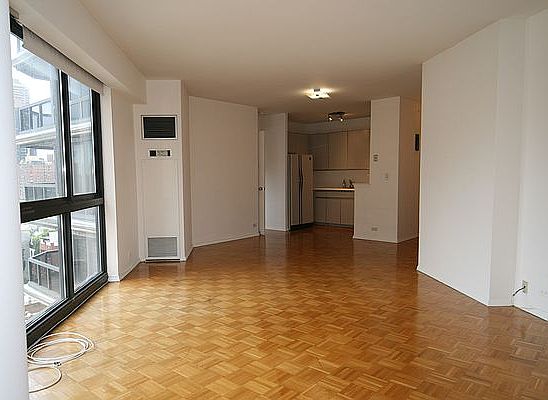 4th image of 200 E 61st St APT 11E