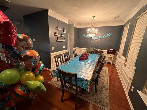 3rd image of 9104 Parlor Dr