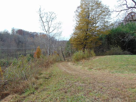 3rd image of 395 Hollandsworth Dr