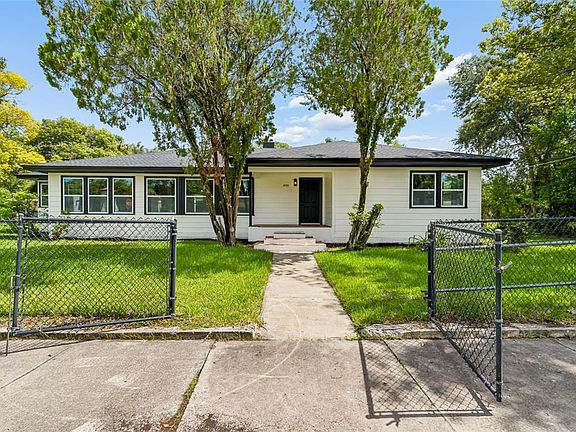 3rd image of 400 PLUMOSA DRIVE