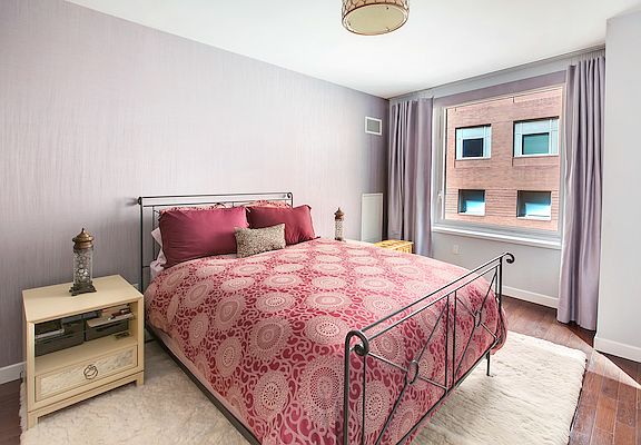 4th image of 462 W 58th St APT 6C