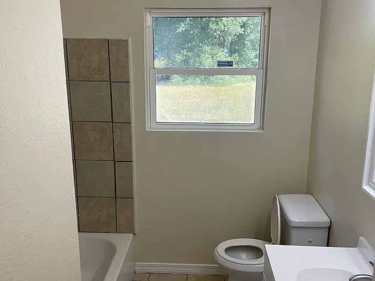 1224 Camp Ave — Photo 8