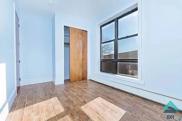 Rented by EXR | media 9