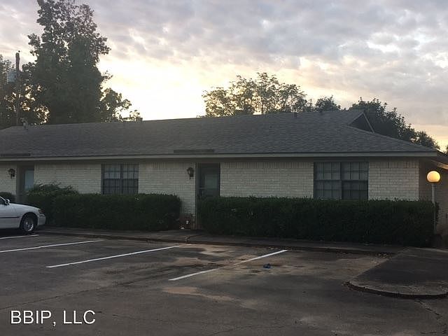 1st image of 2606 Lamar Ave APT 07
