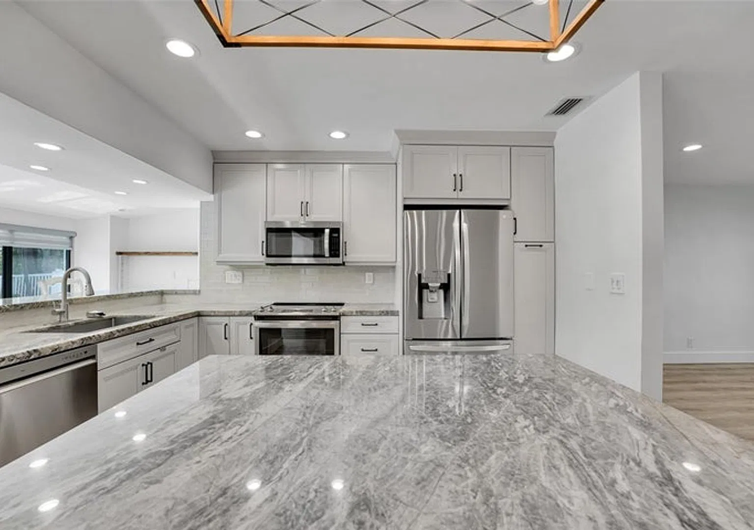 956 SE 10th Court, Pompano Beach, FL 33060 - 9537 — Photo 3