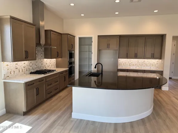 16578 W MULBERRY Drive, Goodyear, AZ 85395