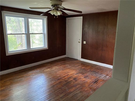 4th image of 260 Davis St
