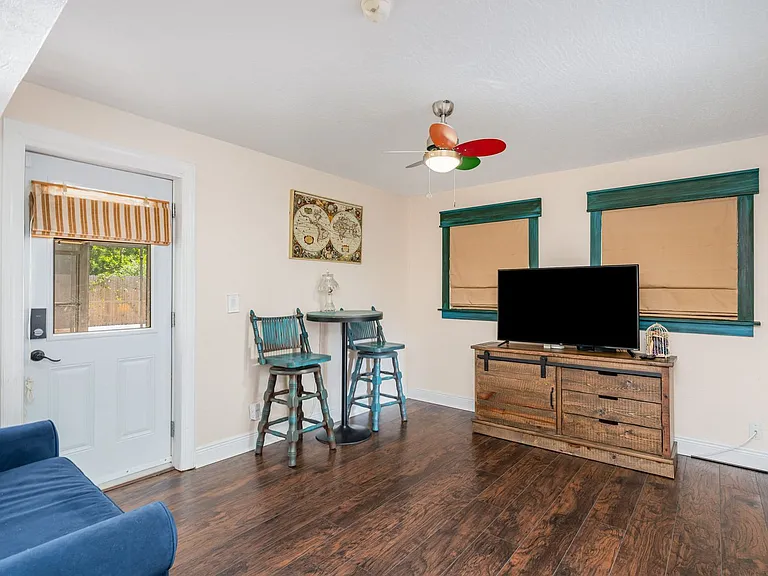 305 Sharon Dr — Photo 9