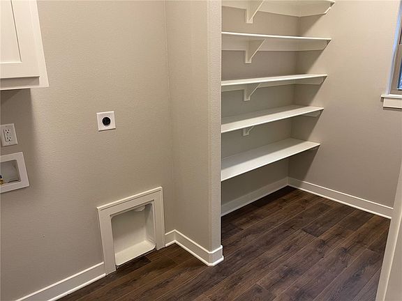 5th image of 11 Ironside Ln