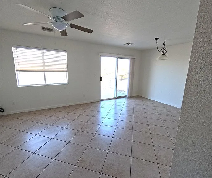 299 Phyllis Dr #4 — Photo 4