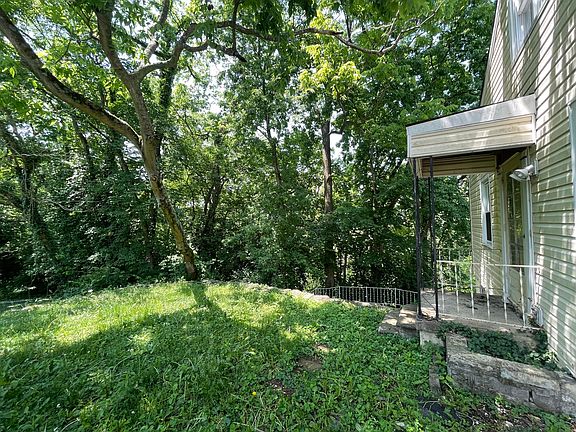 5th image of 224 Doyle Ave
